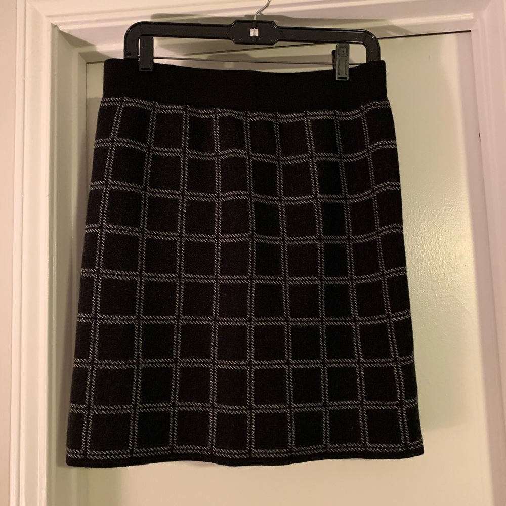 Black knit skirt